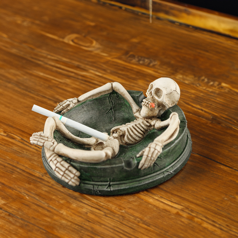 Resin Skull Shaped Ashtray, Cr - Home Bar And Counter recension och pris