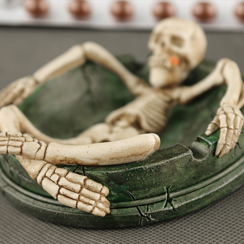 Resin Skull Shaped Ashtray, Cr - Home Bar And Counter recension och pris
